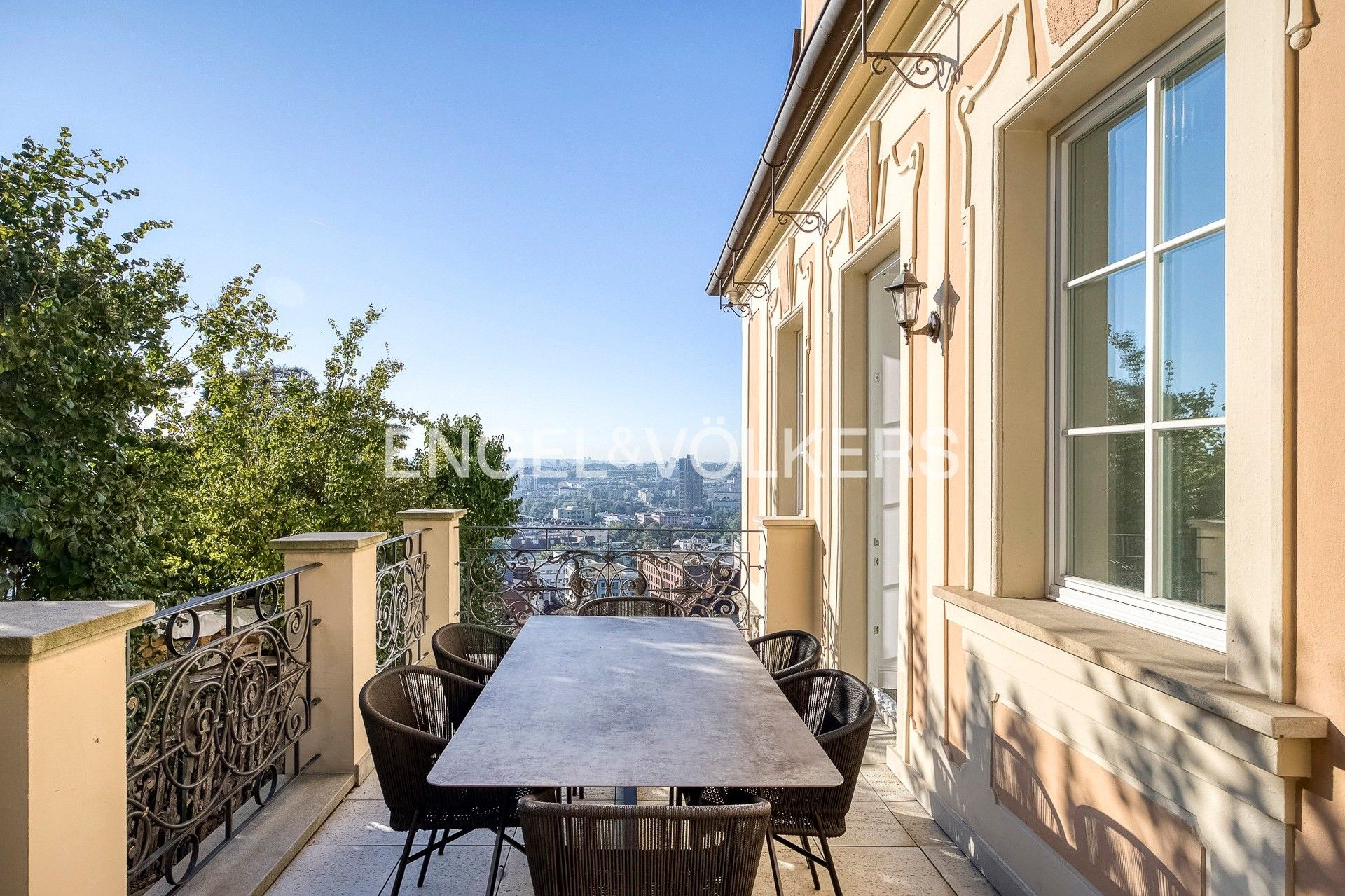 Vila · 345 m² · Na Krocínce 784, Praha Vysočany - 3