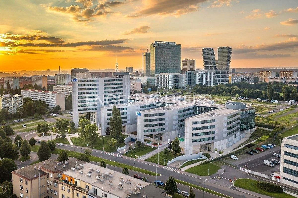 Pronájem kancelář - Na hřebenech II, Praha, 372 m²