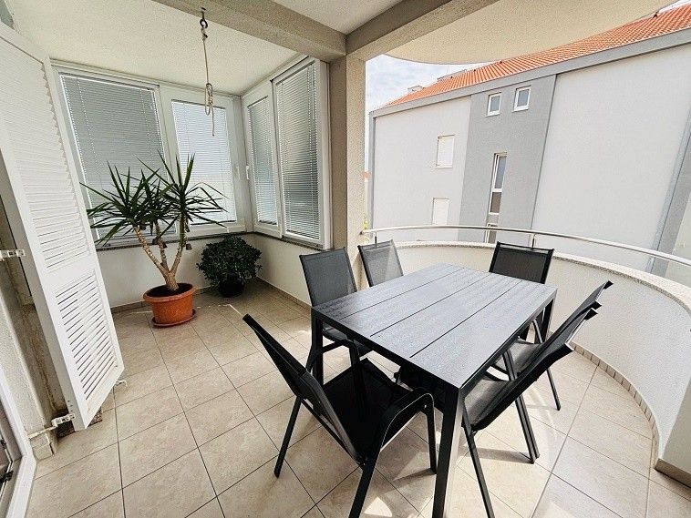 Byty, 987 66, Zahraničí