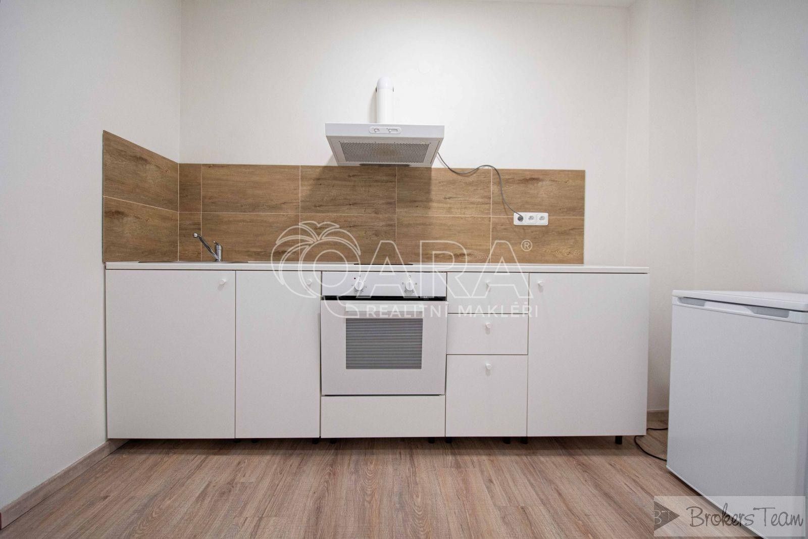 1+1, Semilská, Praha, 30 m²