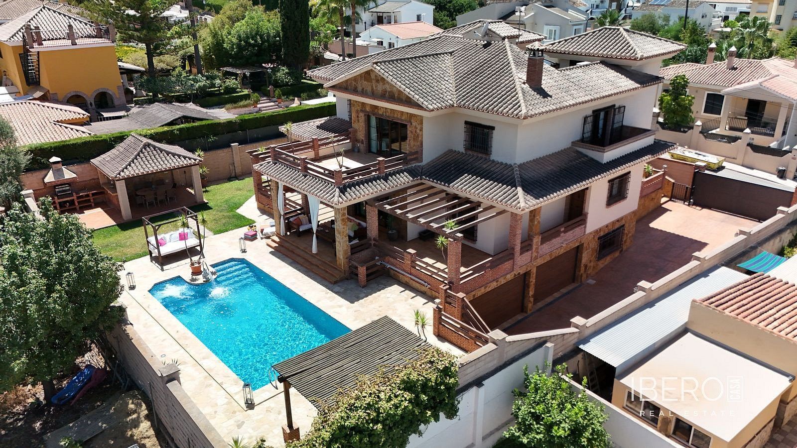 Rodinný dům, 704 m²
