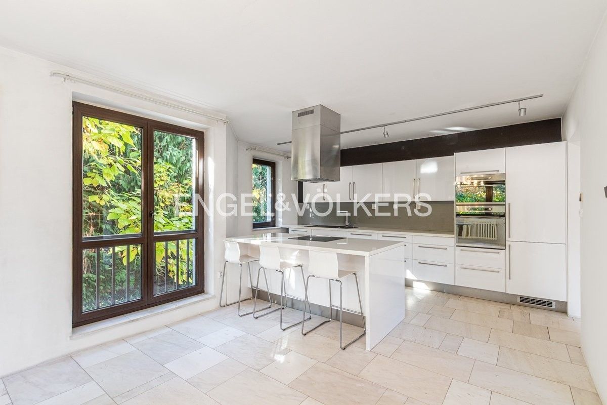 Vily, Na dlouhé mezi, Praha, 436 m²