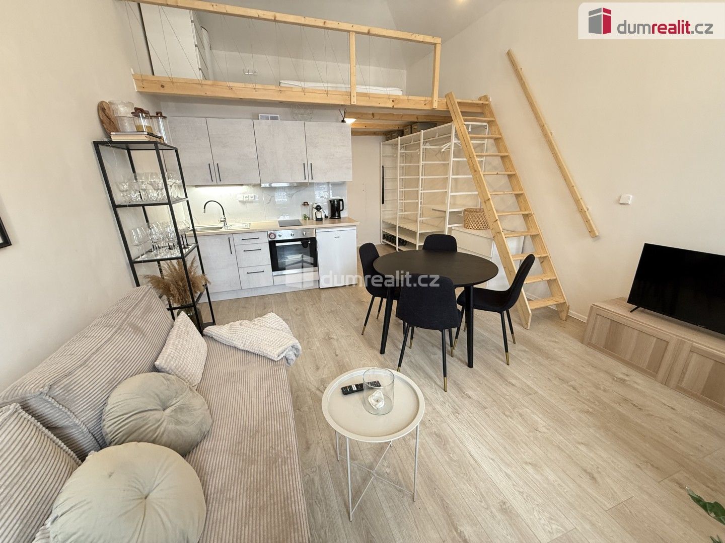 1+kk, Na Valentince, Praha, 42 m²