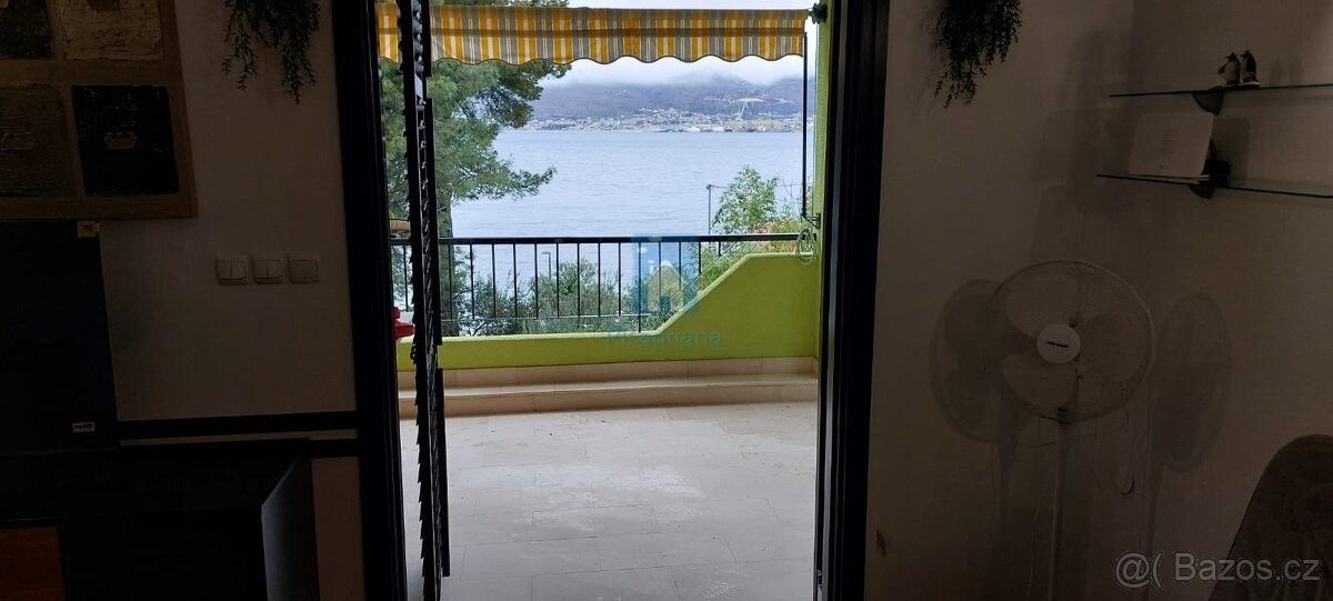 Rodinné domy, 987 66, Zahraničí