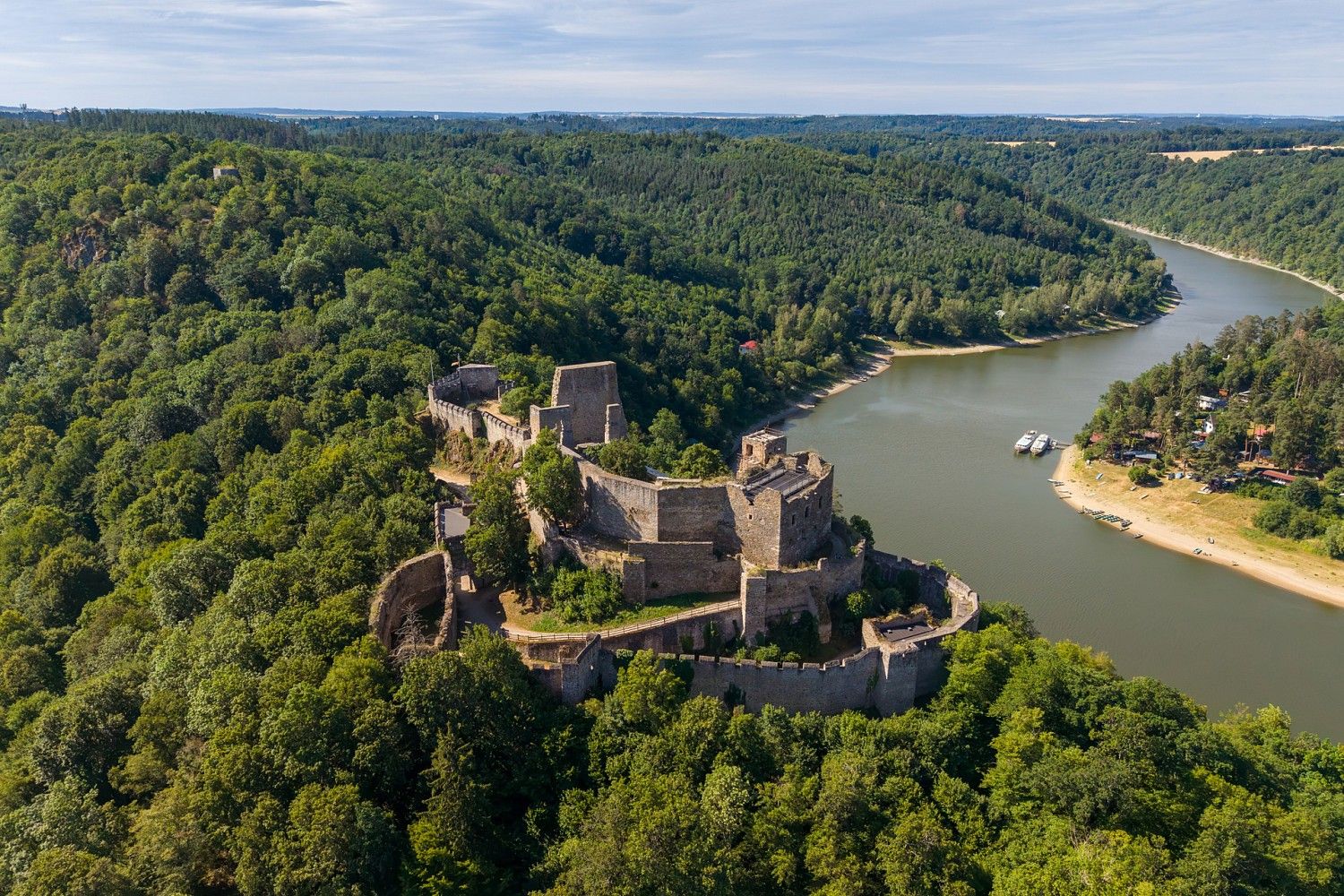 Ubytovací zařízení, Bítov, okres Znojmo, Jihomoravský kraj, 3 255 m² - 2