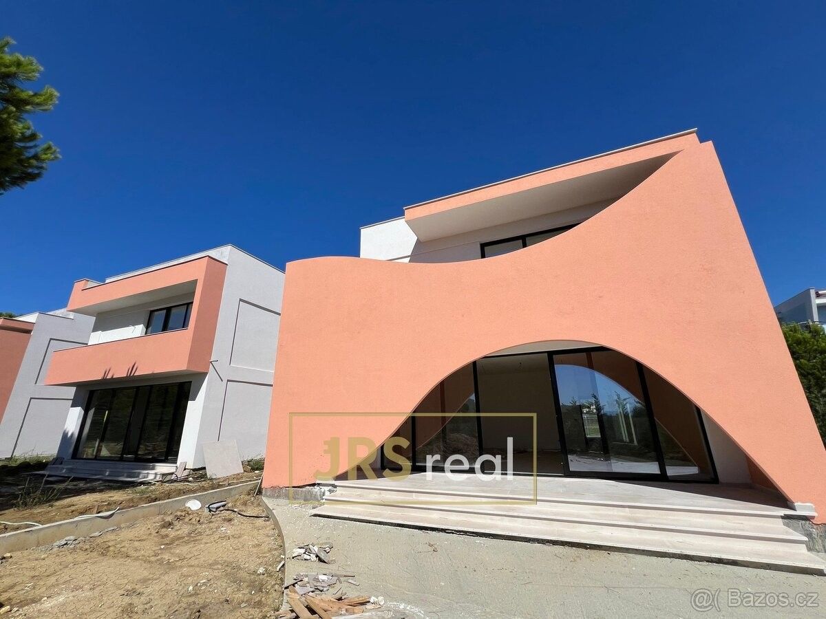 Rodinné domy, 987 66, Zahraničí