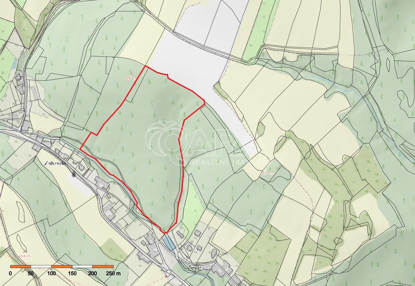Les, 58 823 m²