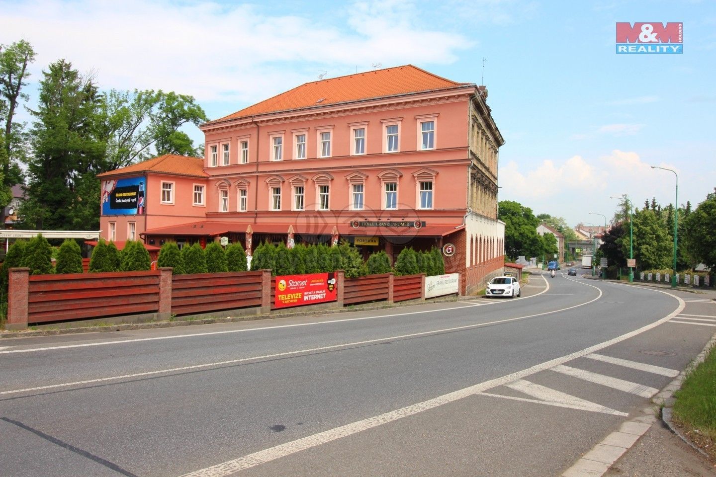 Restaurace, Husova, Jaroměř, 1 800 m²