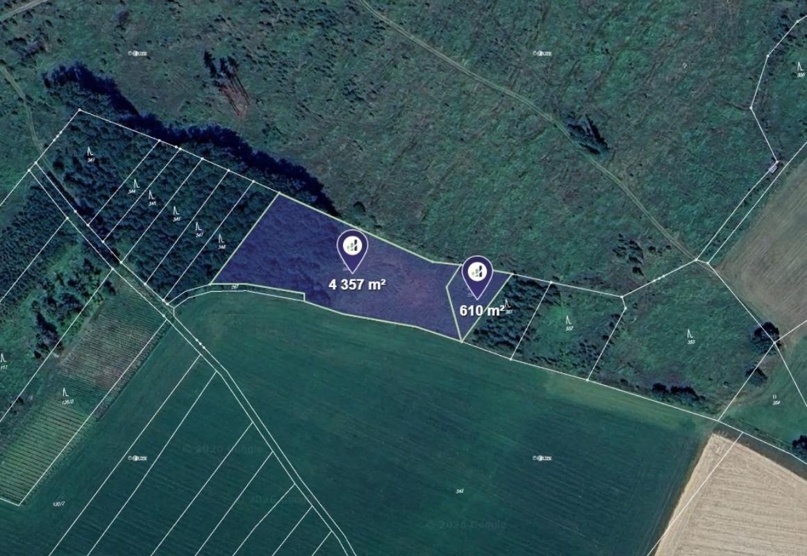 Louky, Lavičky, 4 967 m²