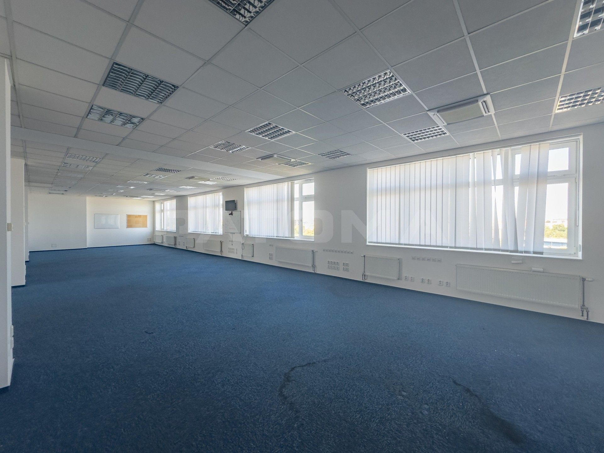 Pronájem kancelář - U nákladového nádraží, Praha, 1 293 m²