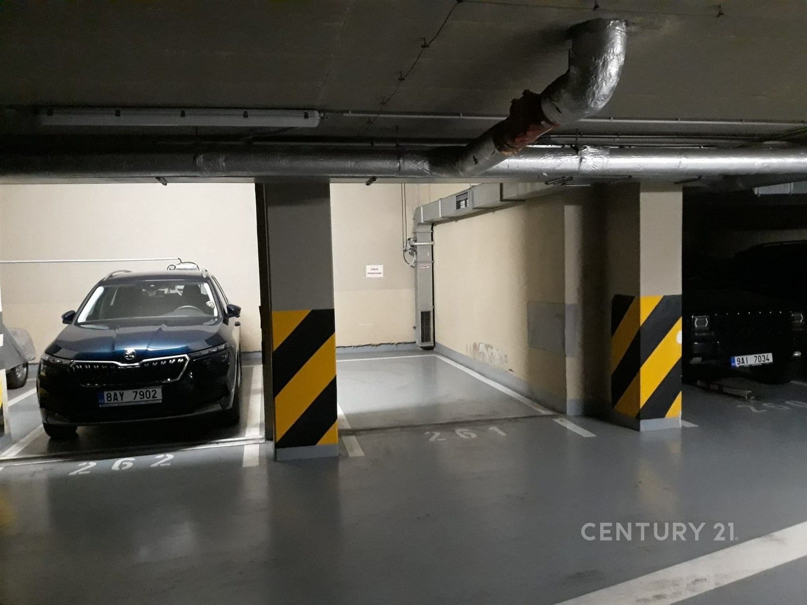 Pronájem garáž - Korunní 810, Praha, 12 m²