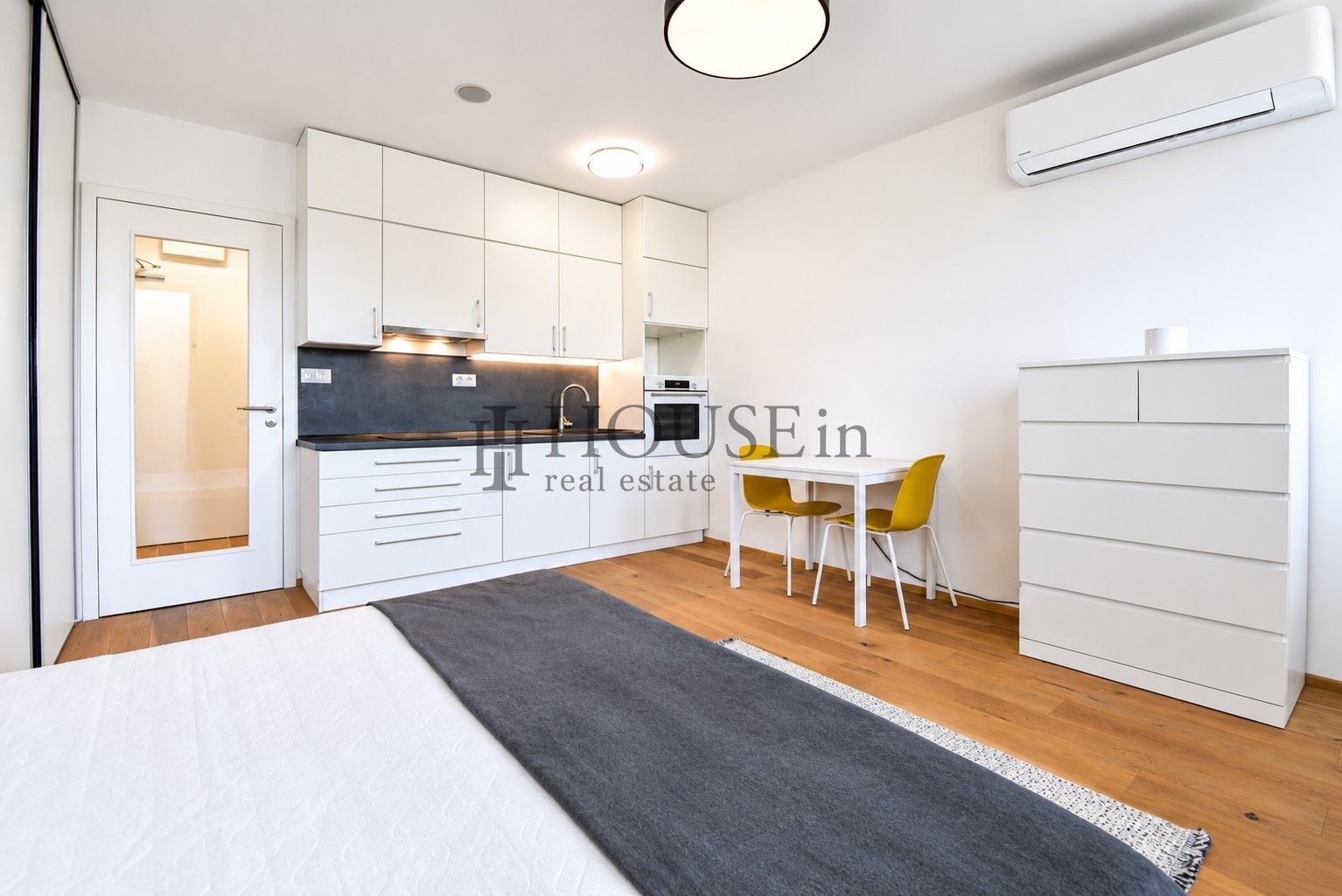 1+kk, Perucká, Praha, 25 m² - 1