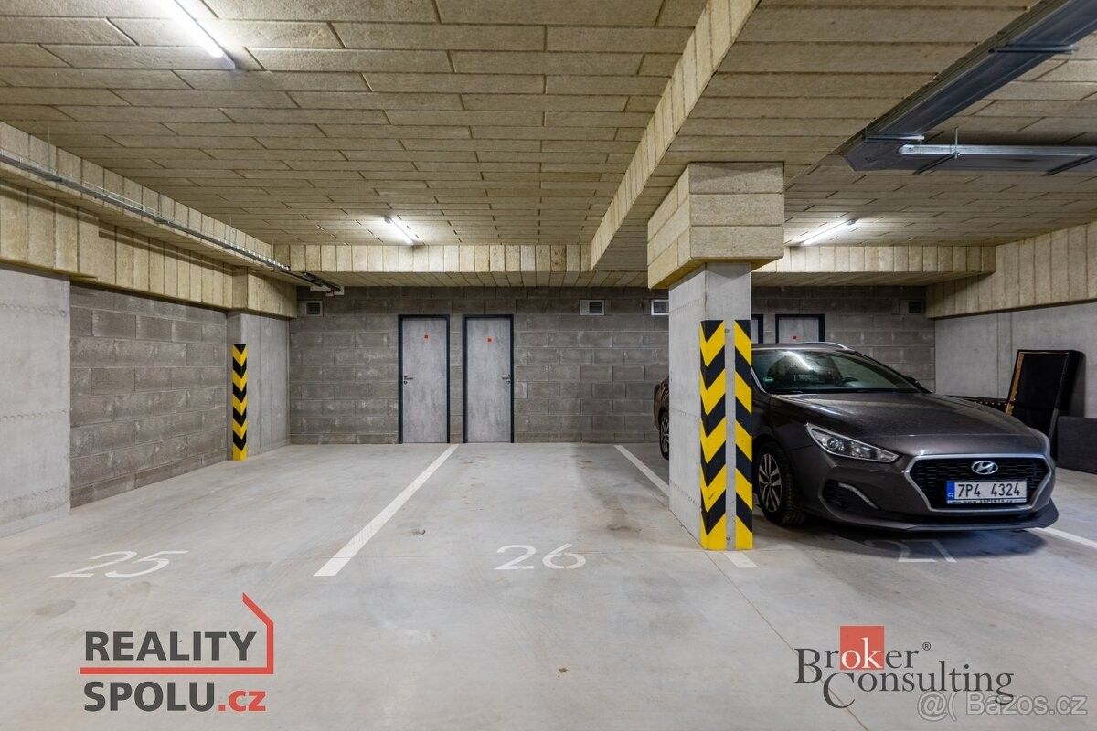 Garáže, Plzeň, 301 00