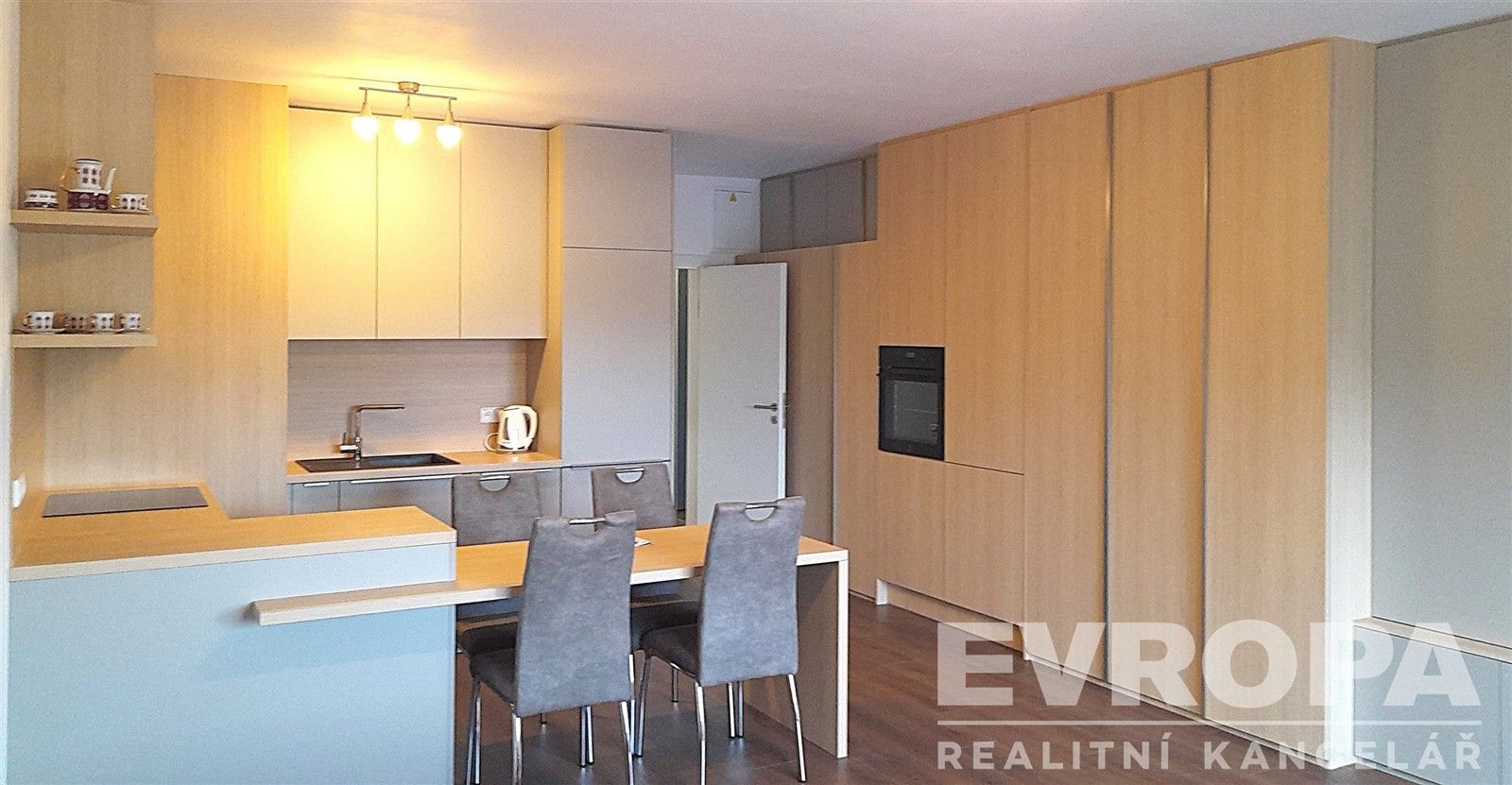 Byt 1+kk · 49 m² · Spojovací, Praha - 4