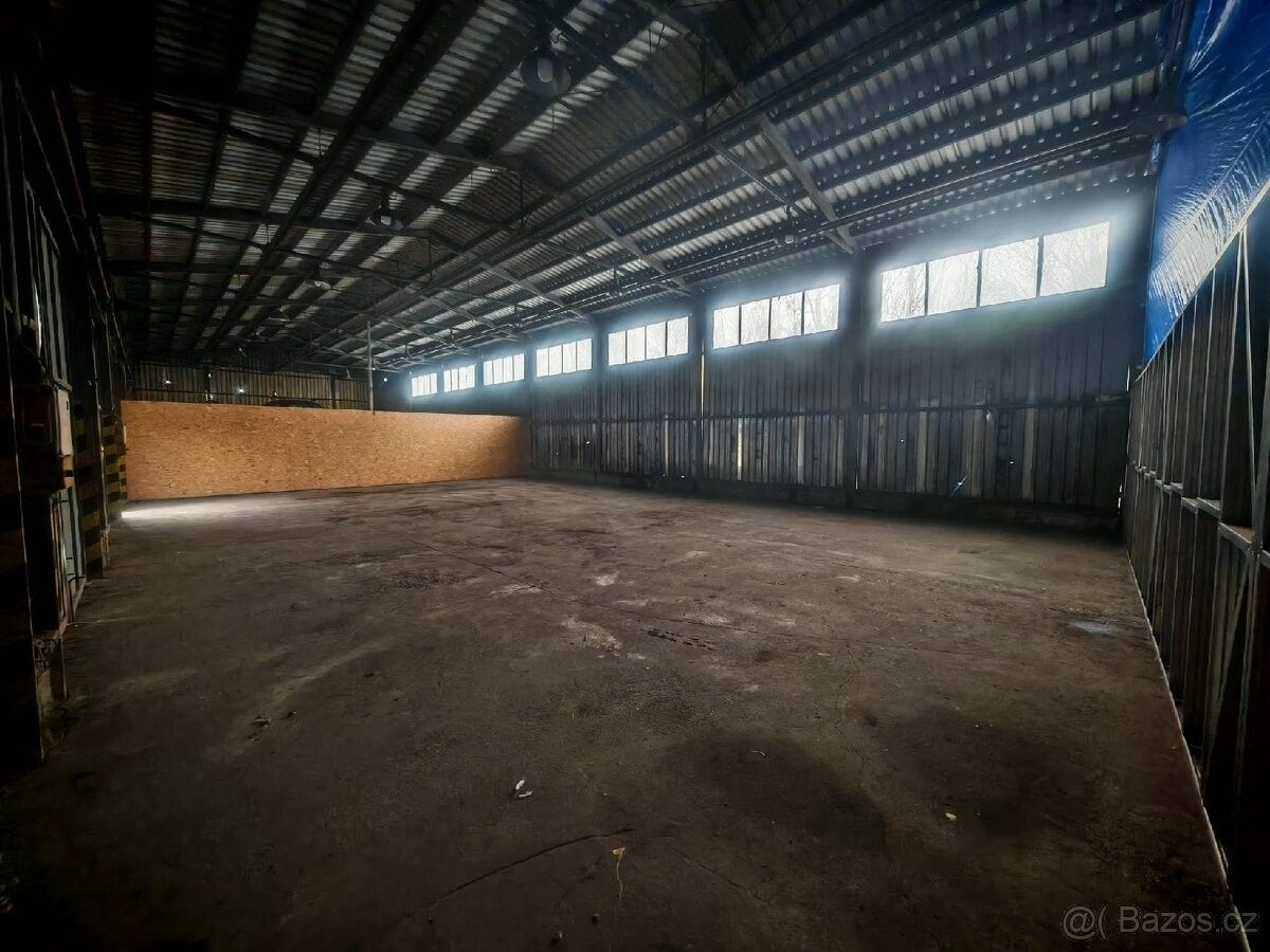 Pronájem garáž - Chodov u Karlových Var, 357 35