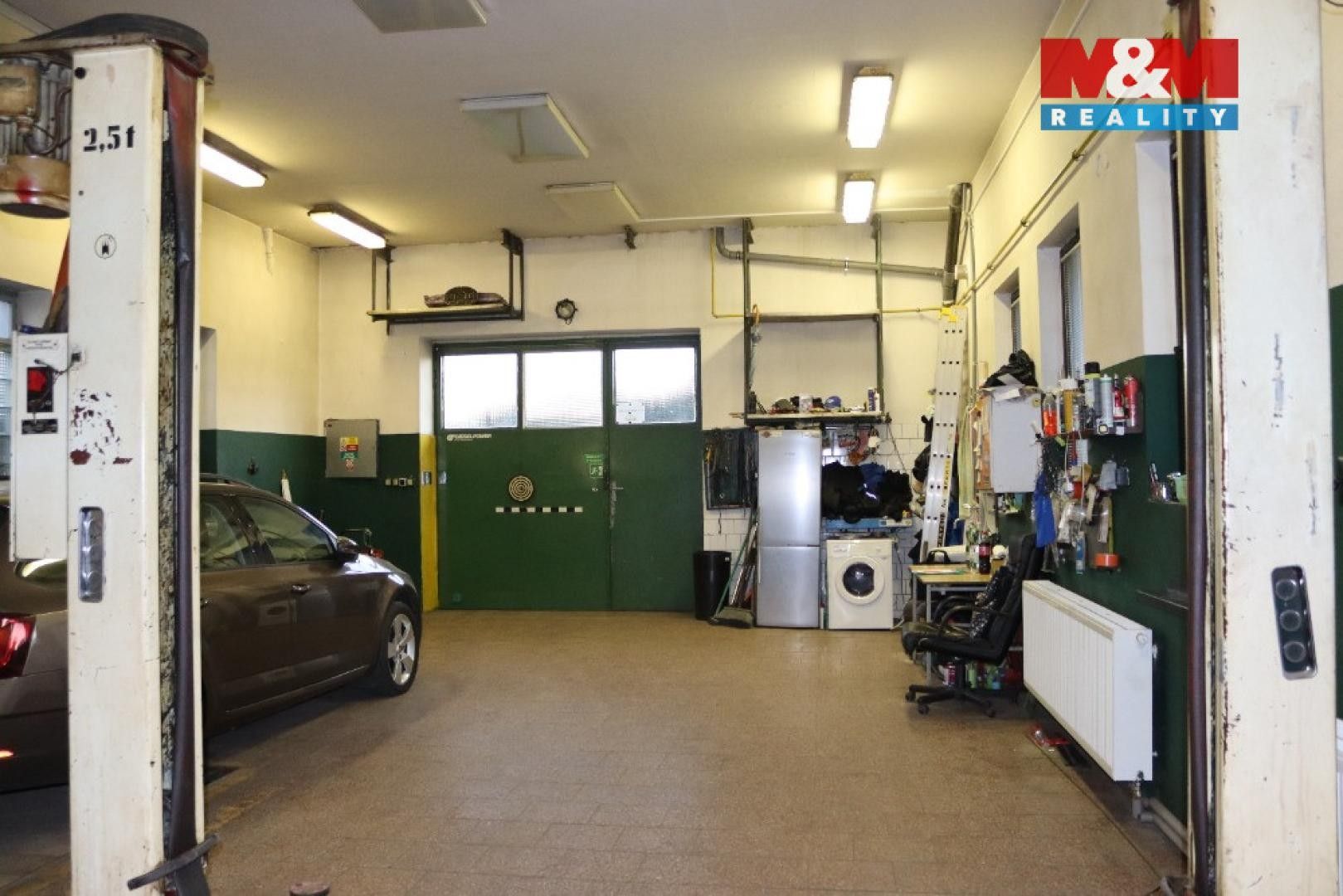 Prodej komerční - Libiš, 300 m²