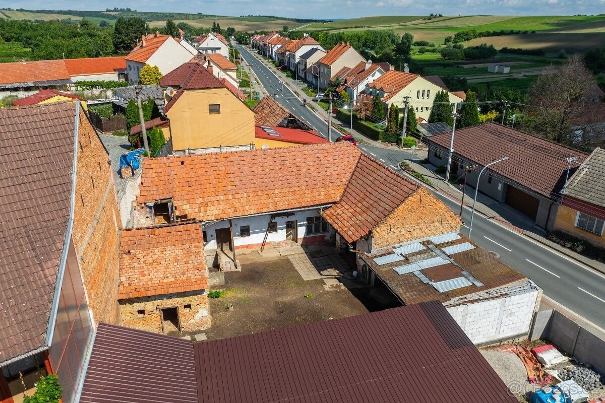 Prodej rodinný dům - Čejkovice, 696 15