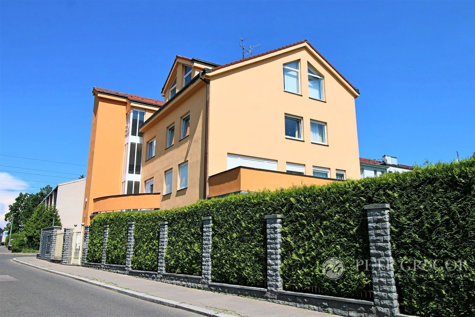 Pronájem byt 2+kk - Modřínová, Praha, 65 m²