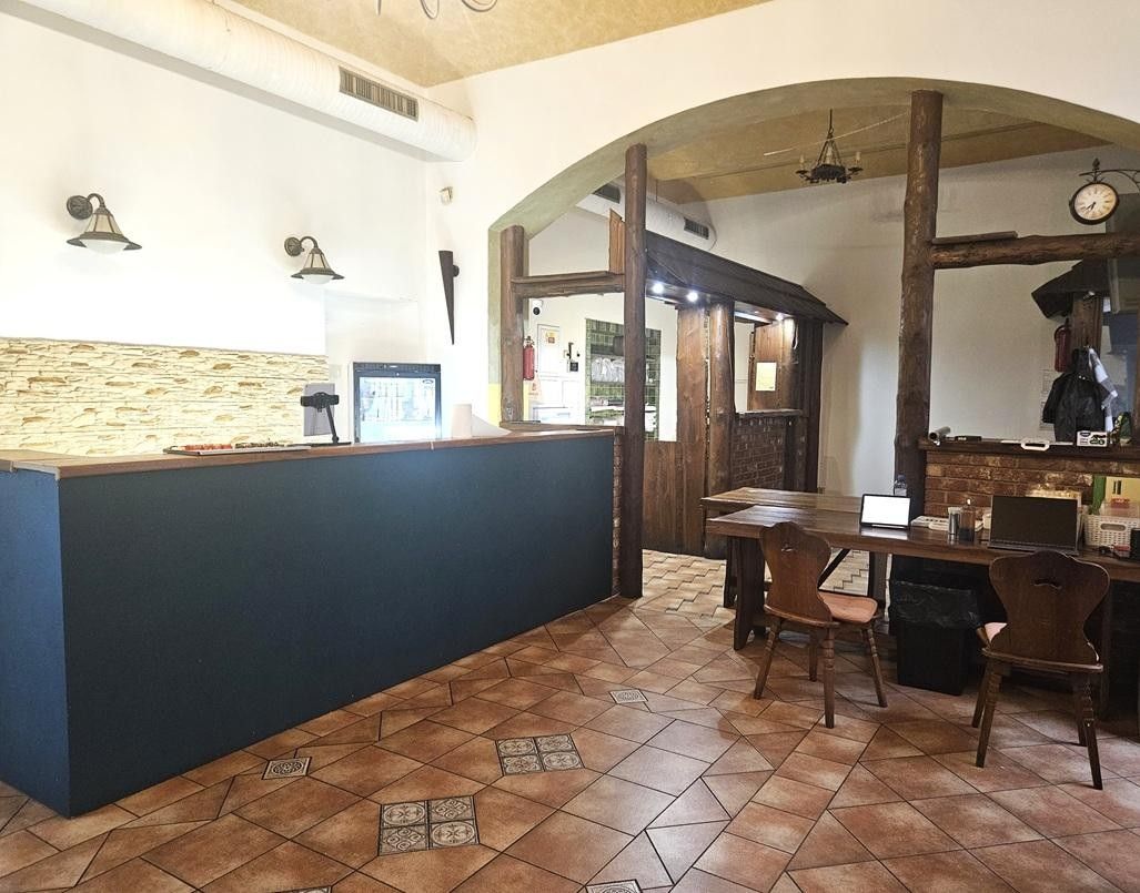 Restaurace, Bělehradská, Praha, 130 m²