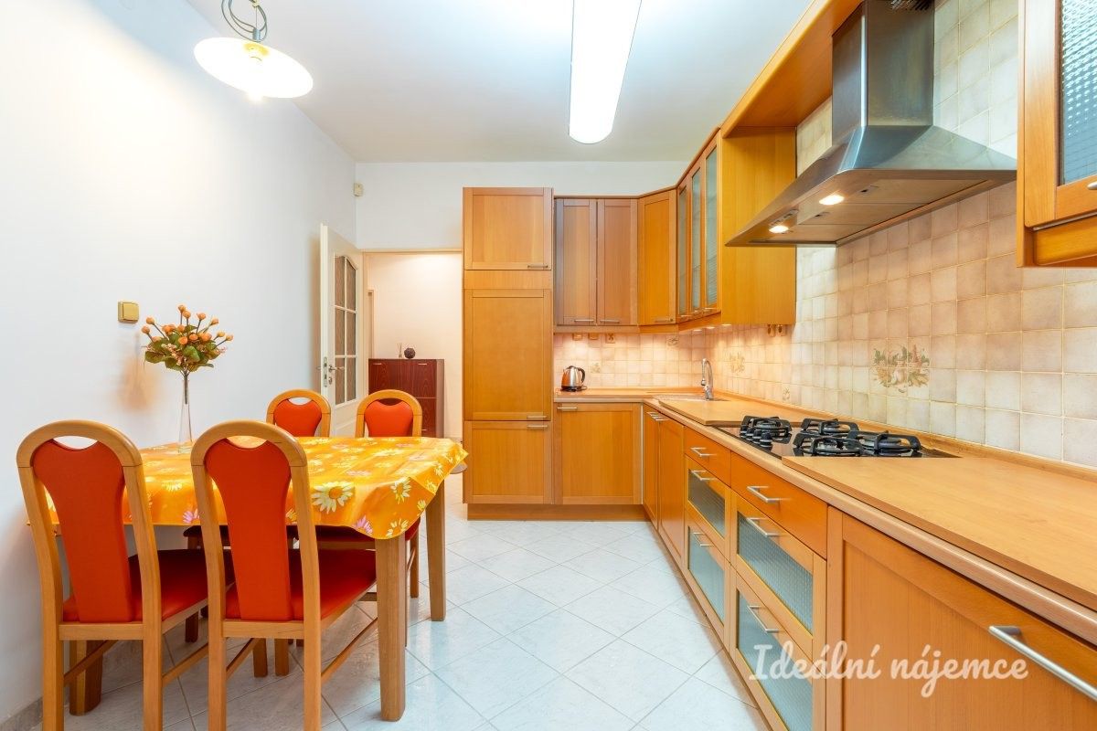 2+1, Na záhonech, Praha, 60 m²