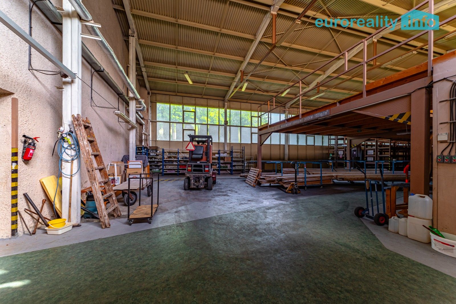 Sklady, třída Vítězství, Mariánské Lázně, 900 m²