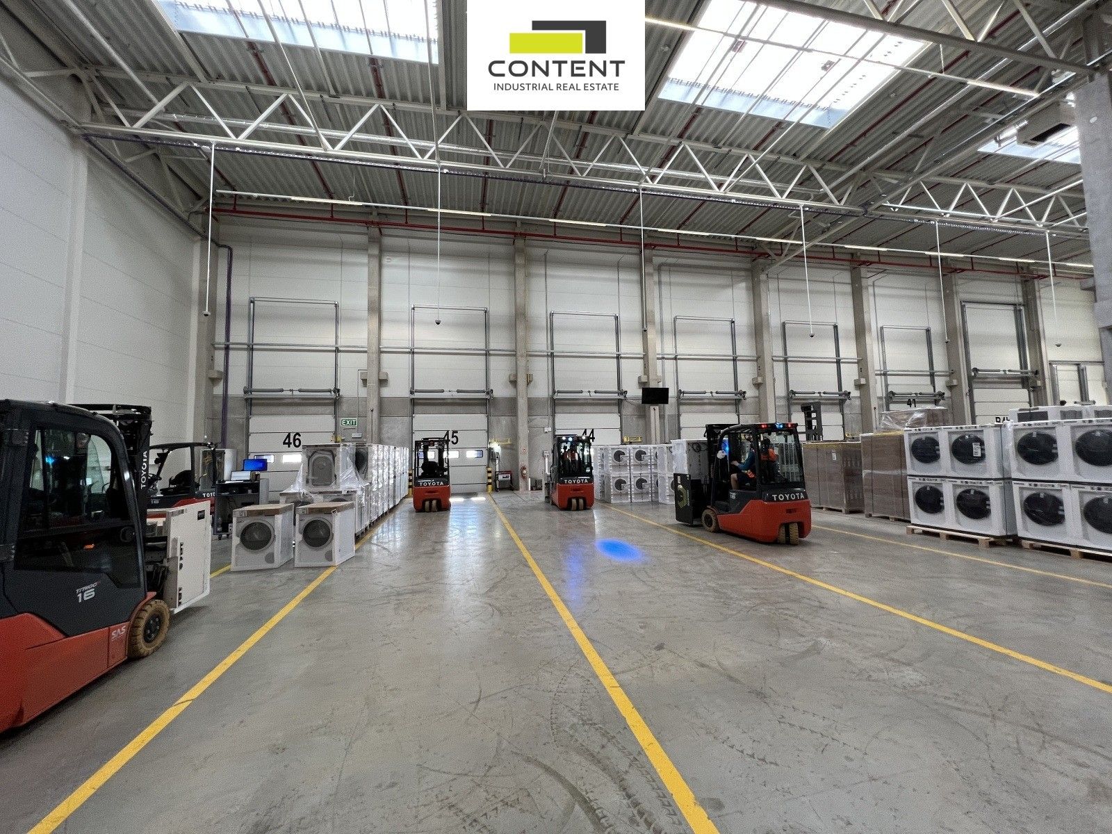 Sklady, Kozomín, 7 600 m²