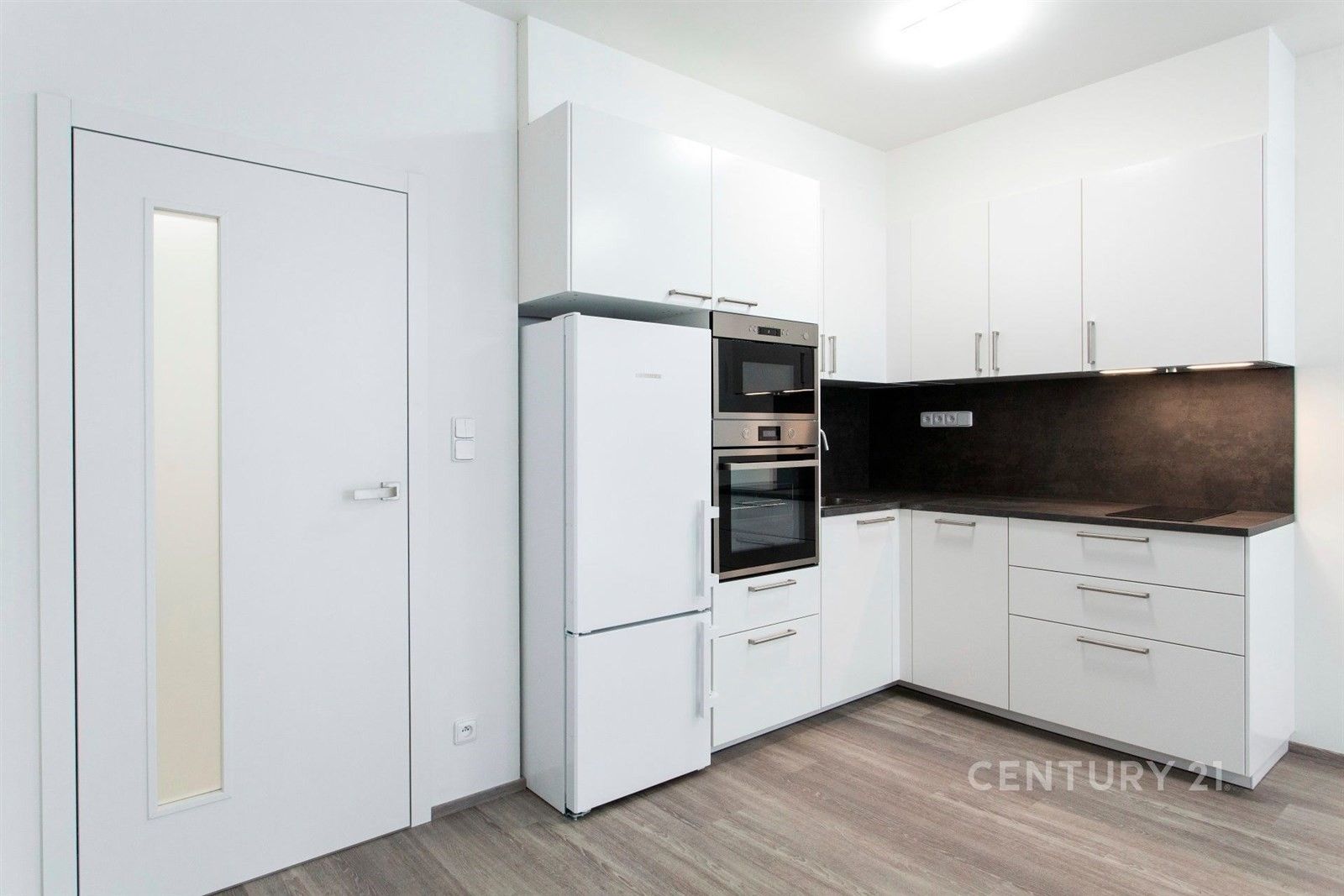 Pronájem byt 2+kk - Honzíkova 668, Praha, 55 m²