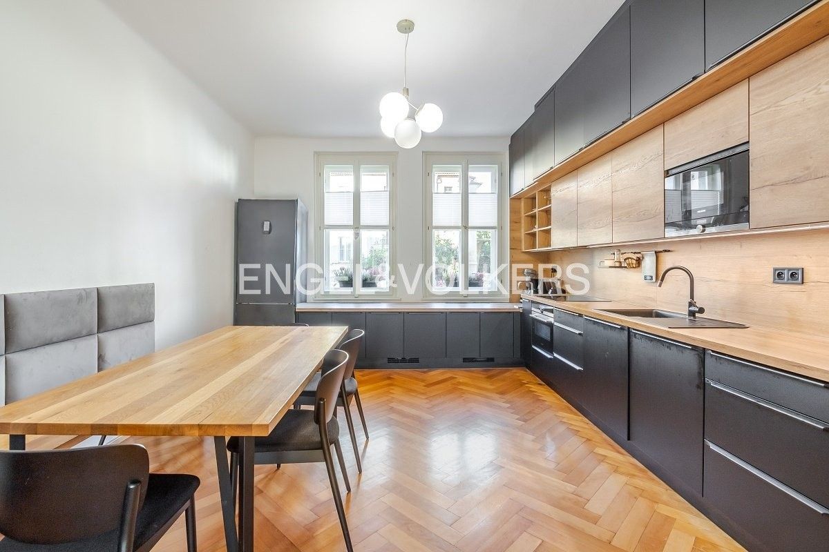 Pronájem vila - Klidná, Praha, 207 m²