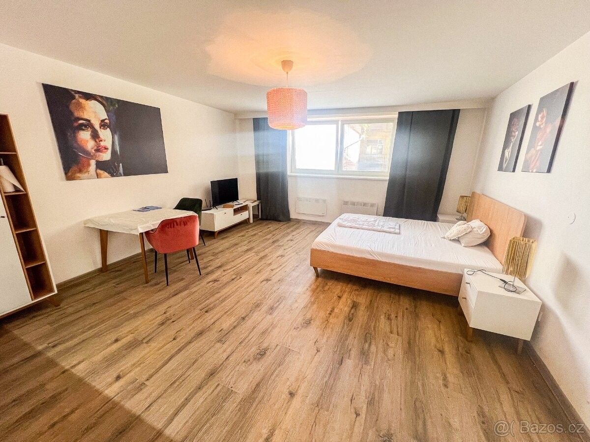 Pronájem byt - Znojmo, 669 02