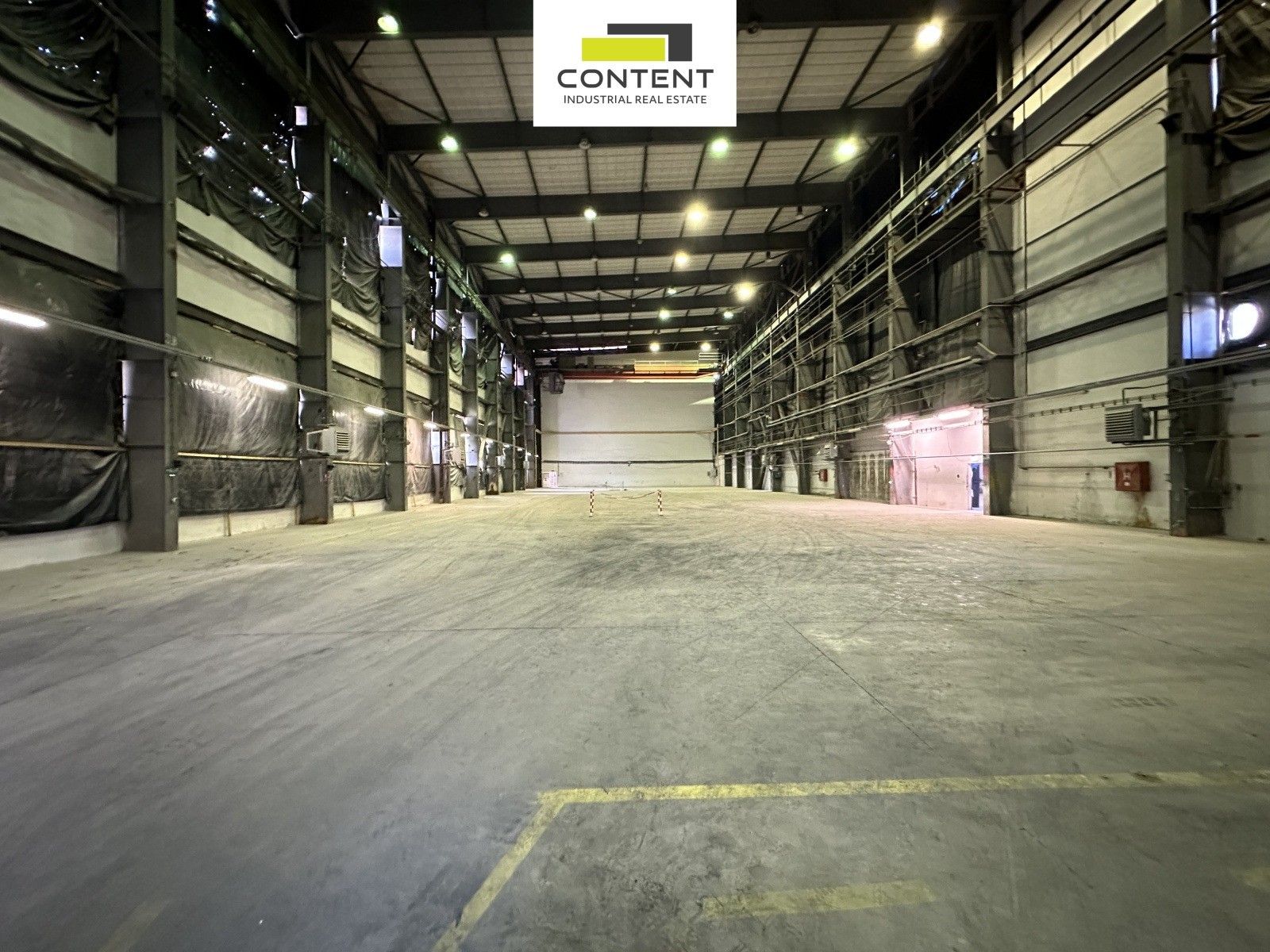 Pronájem výrobní prostory - Za tratí, Praha, 2 399 m²