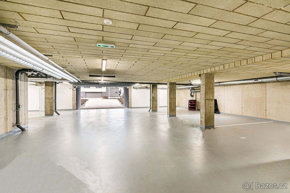 Prodej garáž - Slavkov u Brna, 684 01
