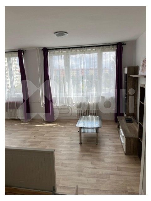 Pronájem byt 1+kk - Topolová, Praha