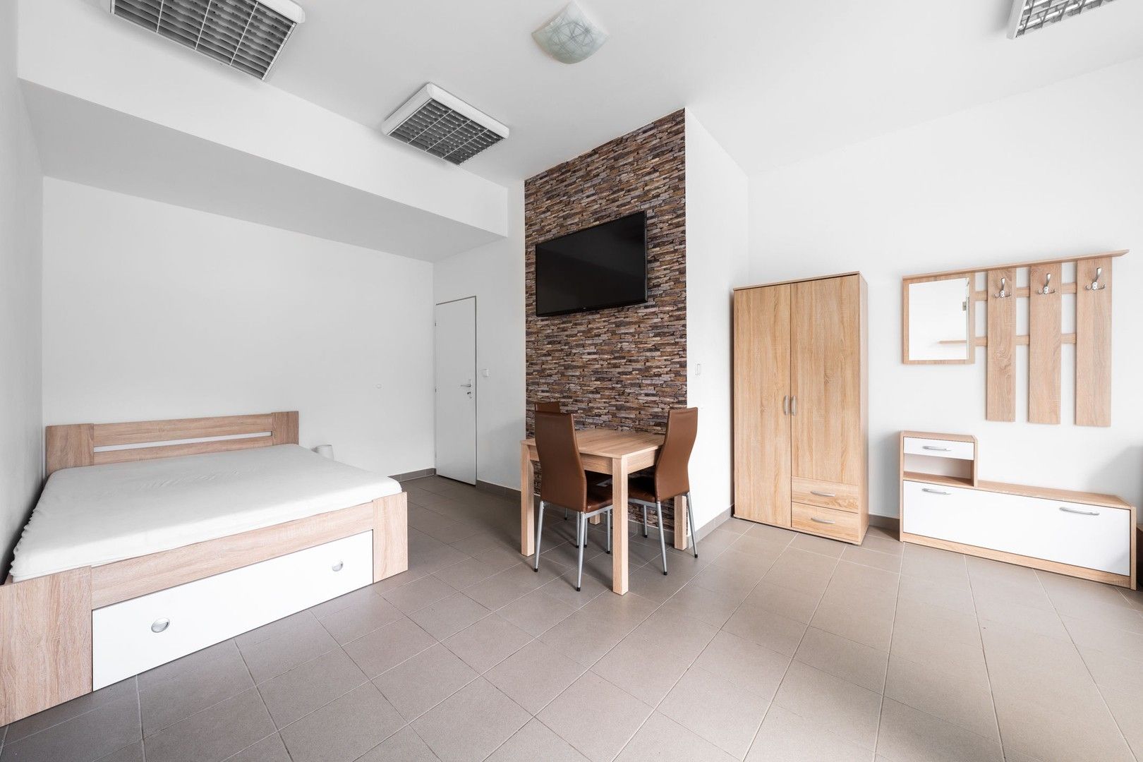 Pronájem obchodní prostory - Černická 2890, Plzeň, 40 m²