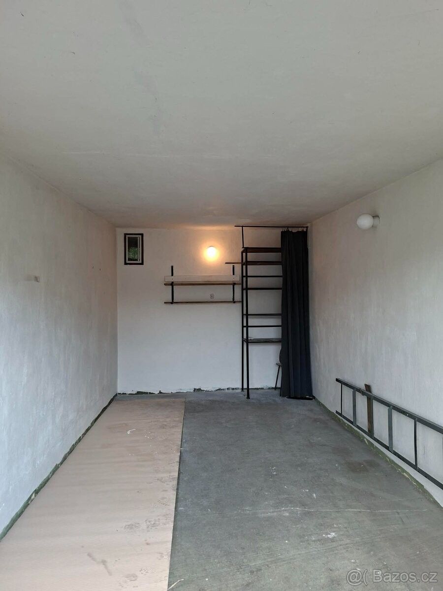 Garáže, Ostrava, 703 00 - 2