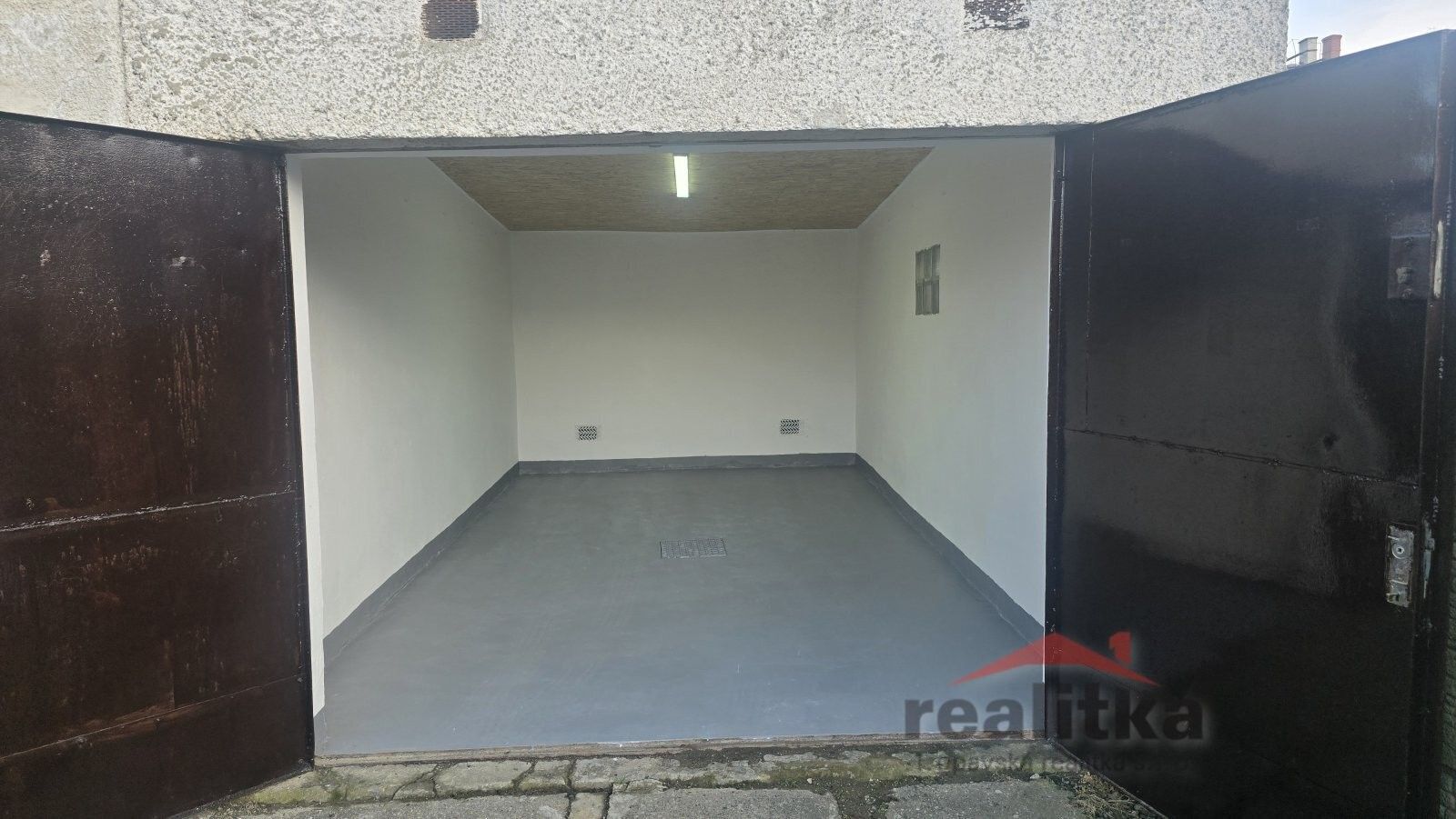 Garáže, Oblouková, Opava, 20 m²