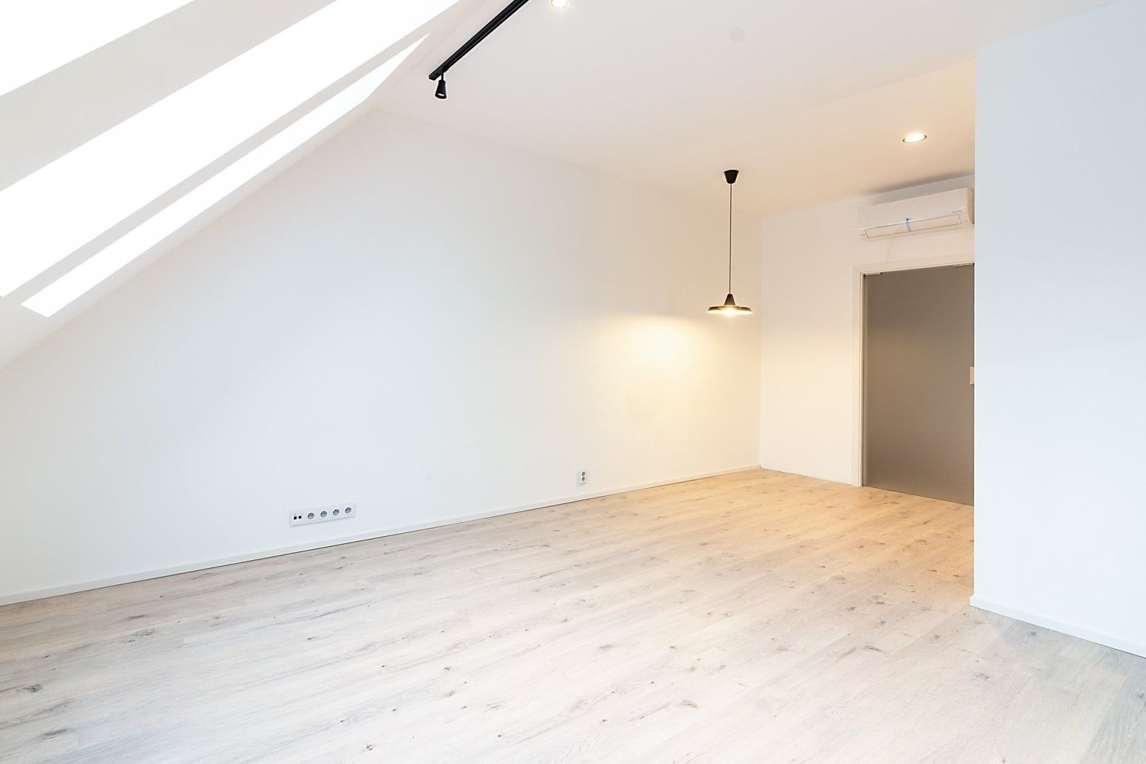 Byt 2+kk · 73 m² · Holandská, Praha - 3