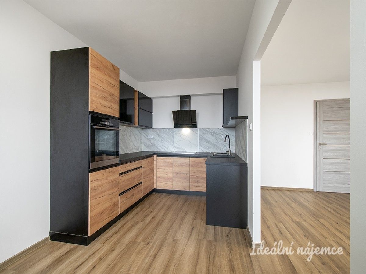 3+kk, Zárybská, Praha, 74 m²