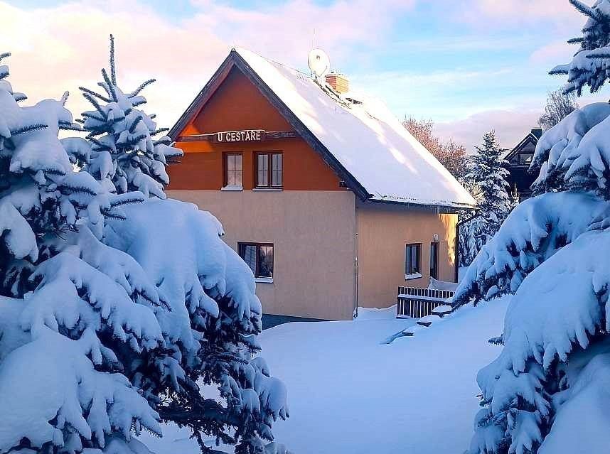 Chaty, Loučná pod Klínovcem - Háj u Loučné pod Klínovcem, Ústecký kraj - 1