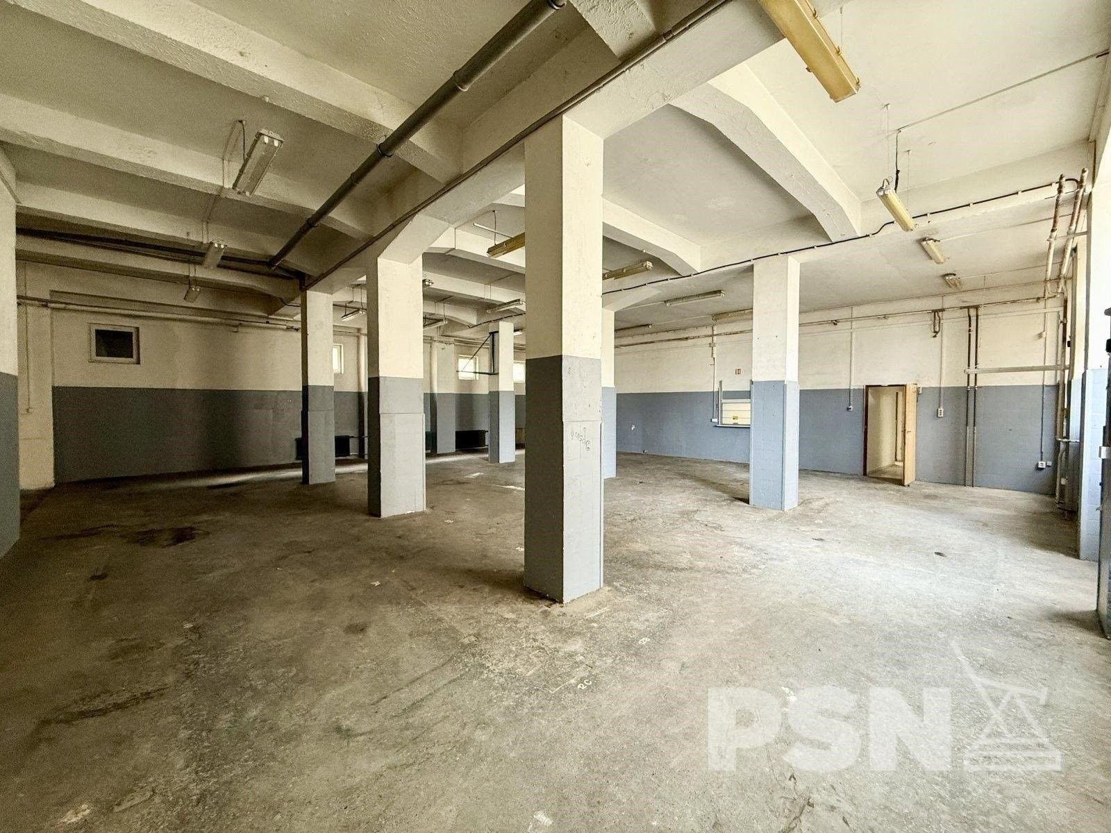 Sklady, Komárovské nábřeží 686, Brno Komárov, 678 m²