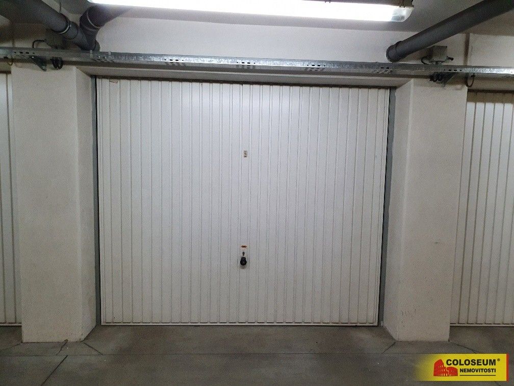 Garáže, Znojmo, 669 02