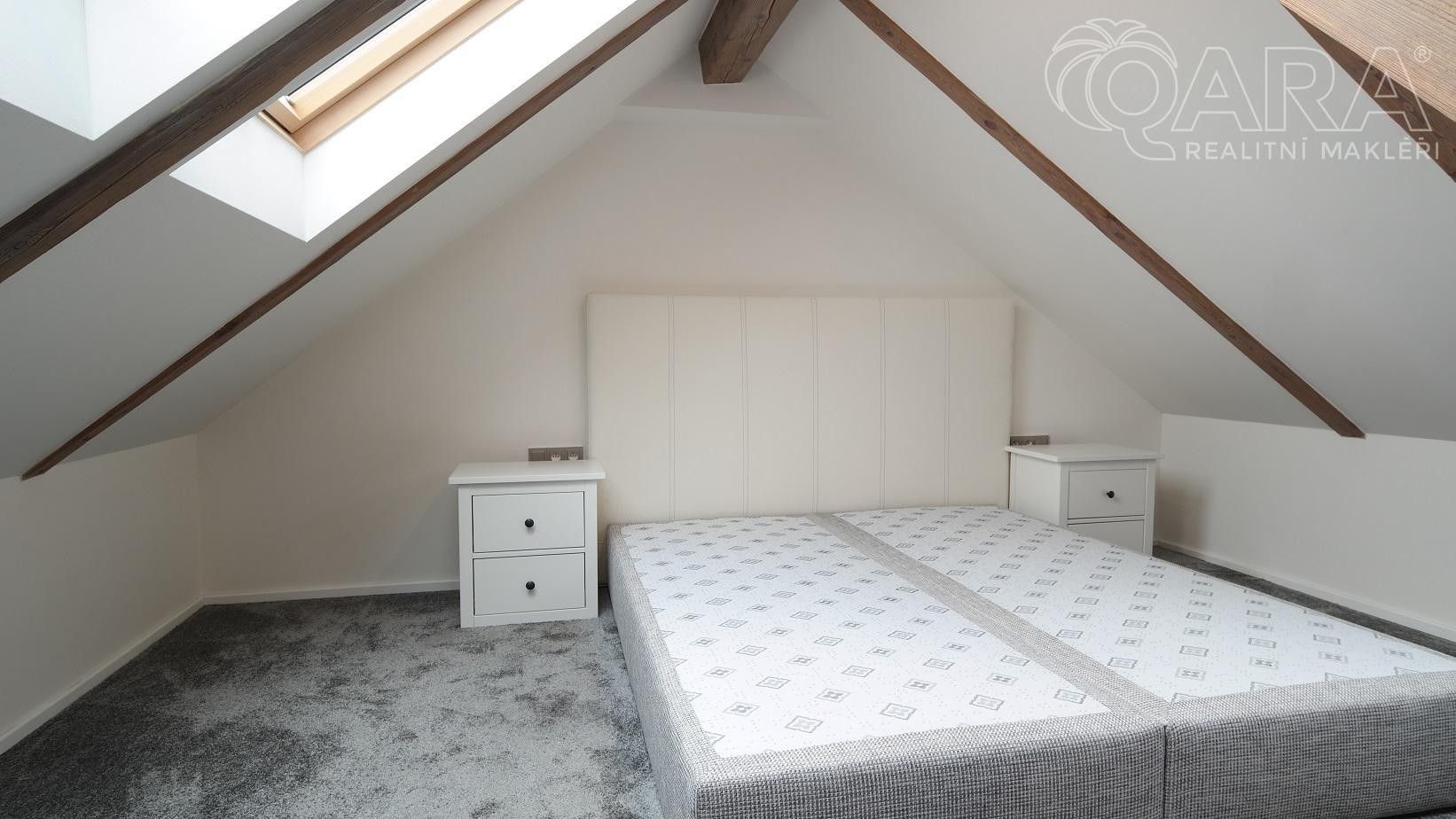 Byt 2+kk · 80 m² · U Santošky  , Praha - 3