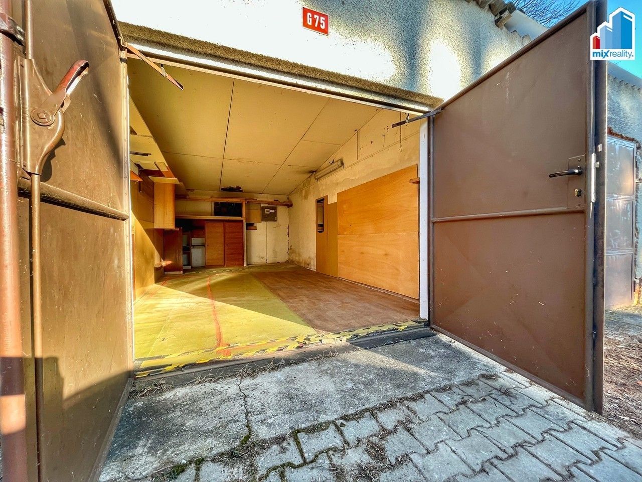 Garáže, V Rybníčkách, Tlučná, 23 m² - 1