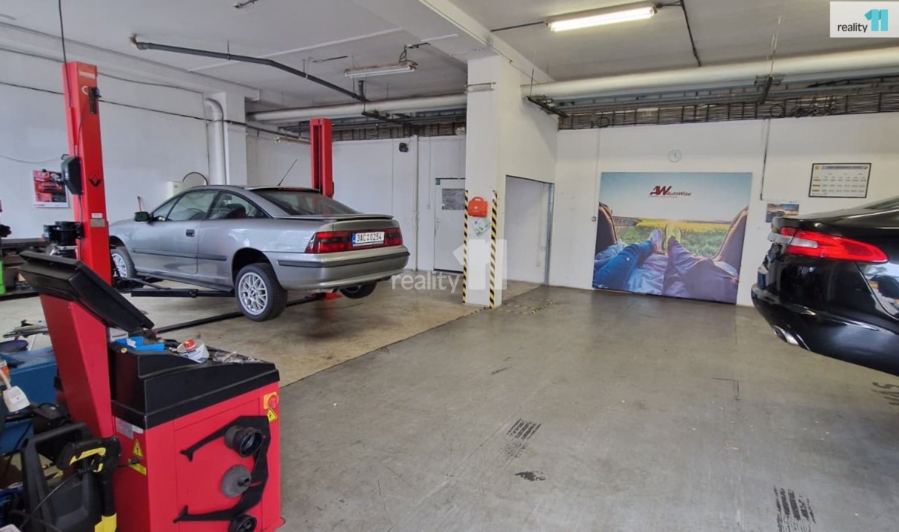 Pronájem výrobní prostory - Strojírenská, Praha, 100 m²