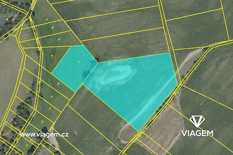 Zemědělský pozemek, 1 695 m²