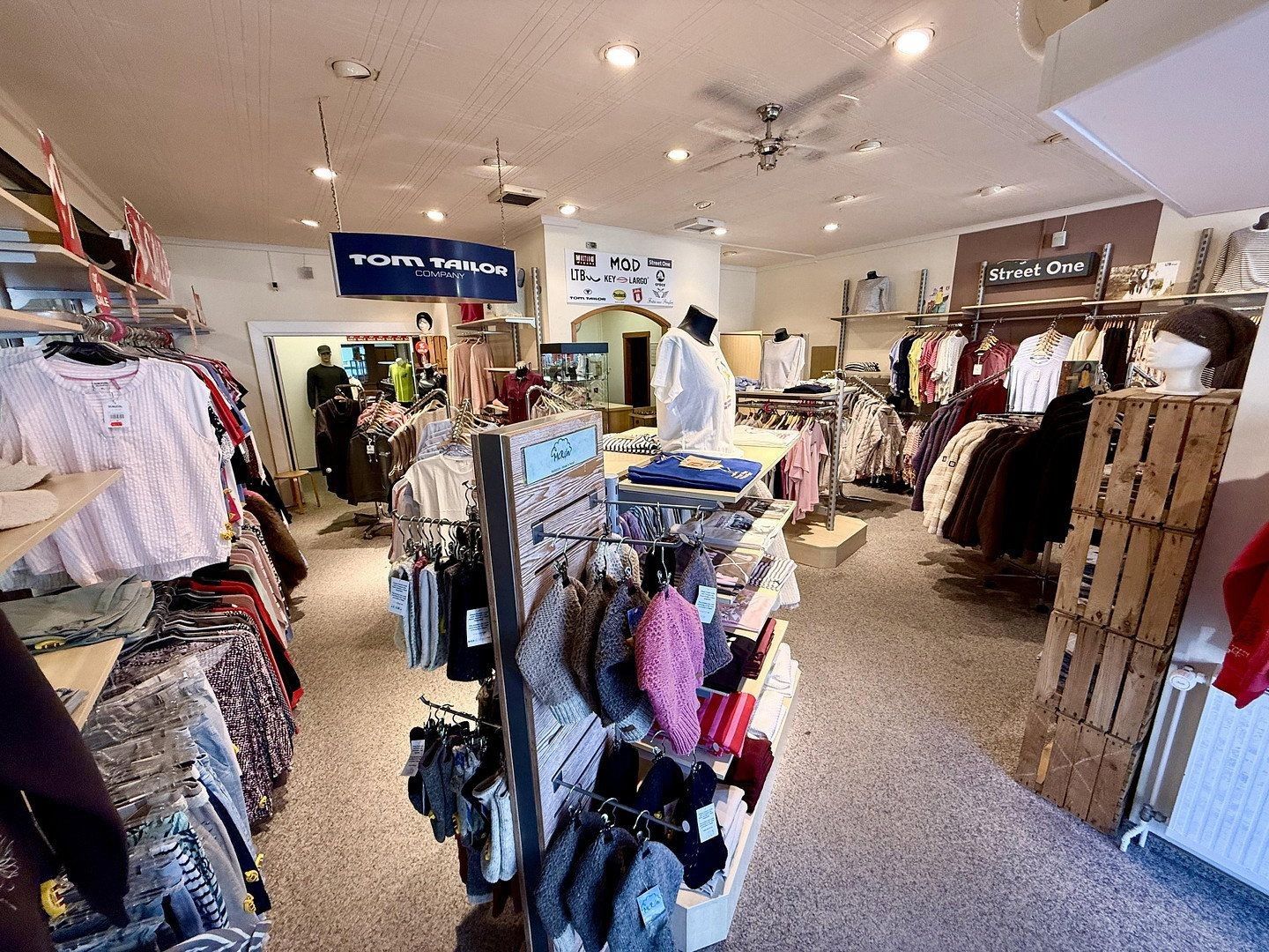 Obchodní prostory, Bismarckstraße 49-51, , Dolní Sasko, 212 m² - 1