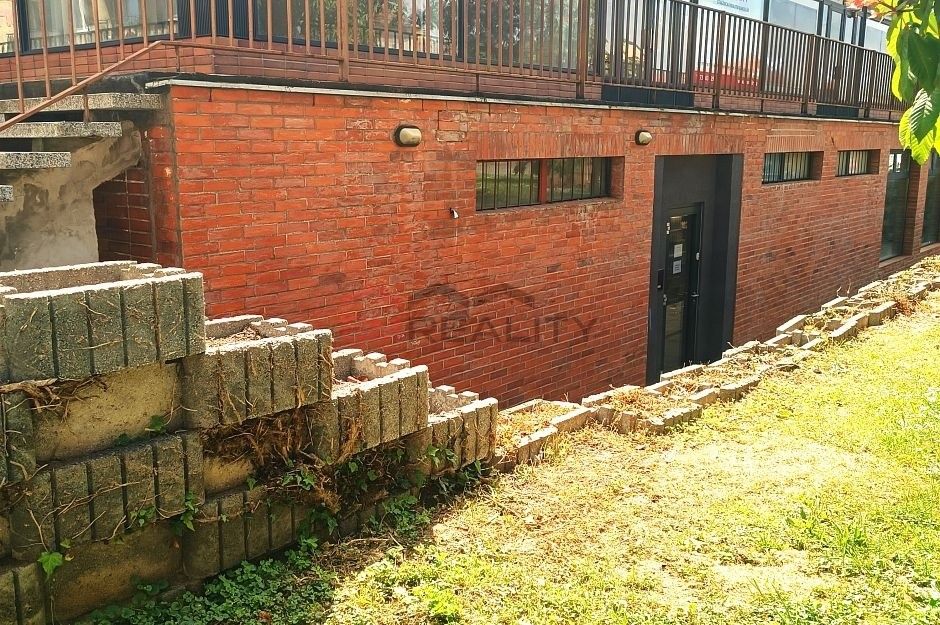 Obchodní prostory, Strážnice, 696 62