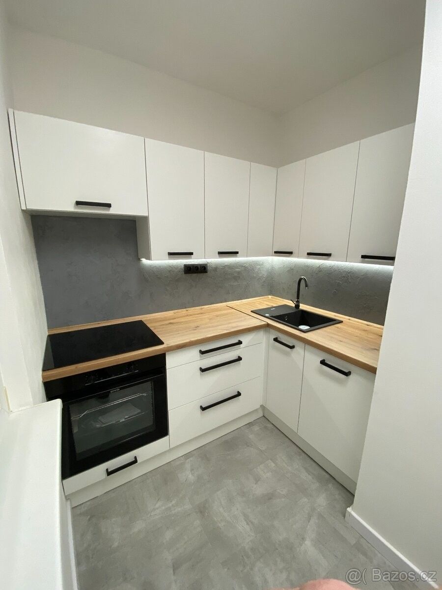 Pronájem byt - Chodov u Karlových Var, 357 35