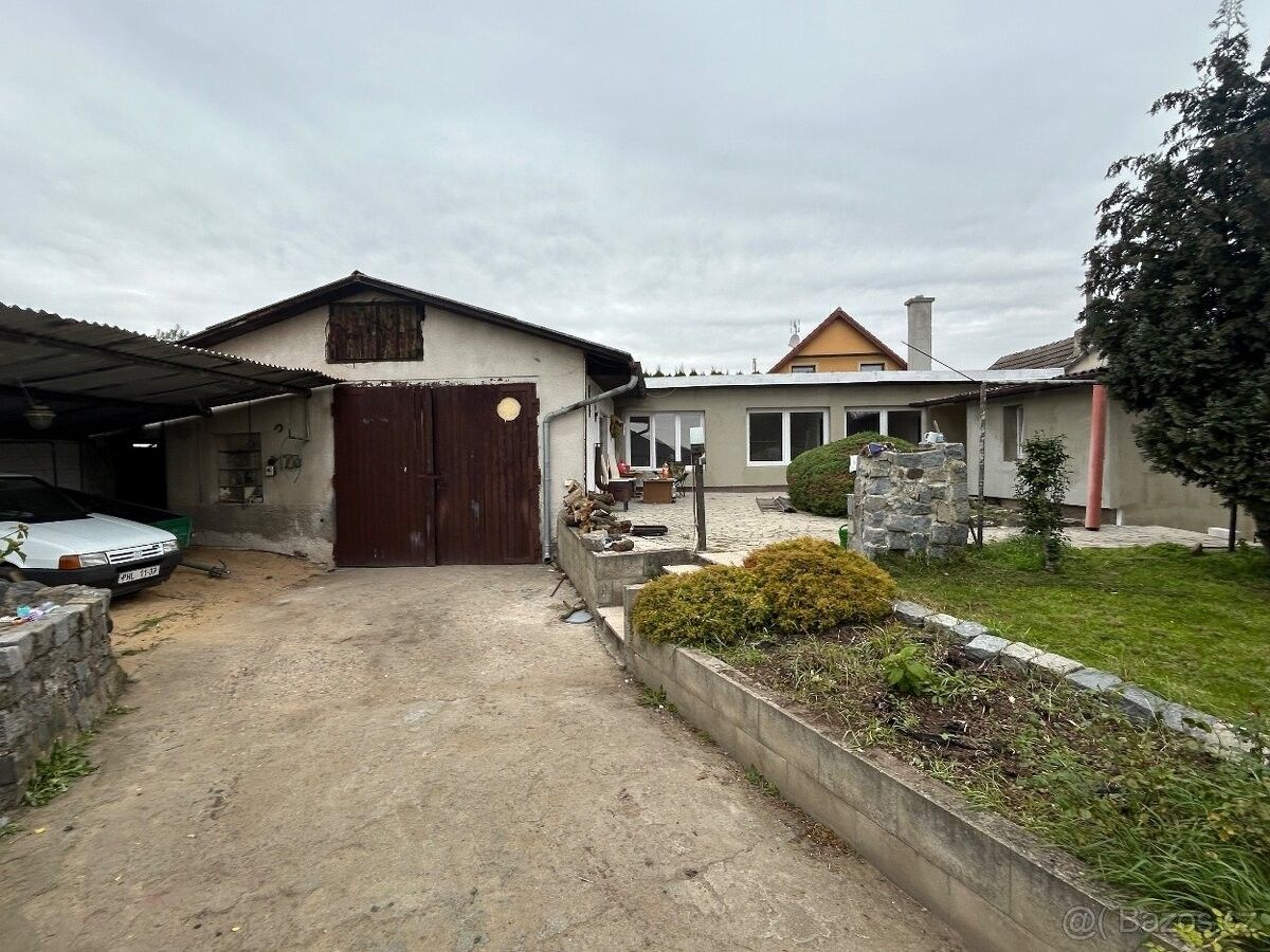 Rodinné domy, Kostelec nad Labem, 277 13