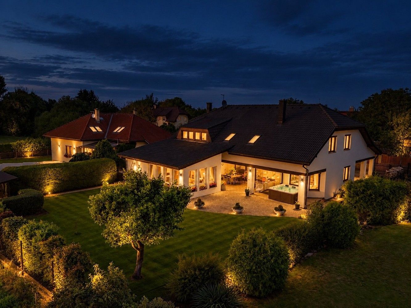 Rodinné domy, U Jezera, Zlatníky-Hodkovice - Zlatníky, okres Praha-západ, 290 m² - 1