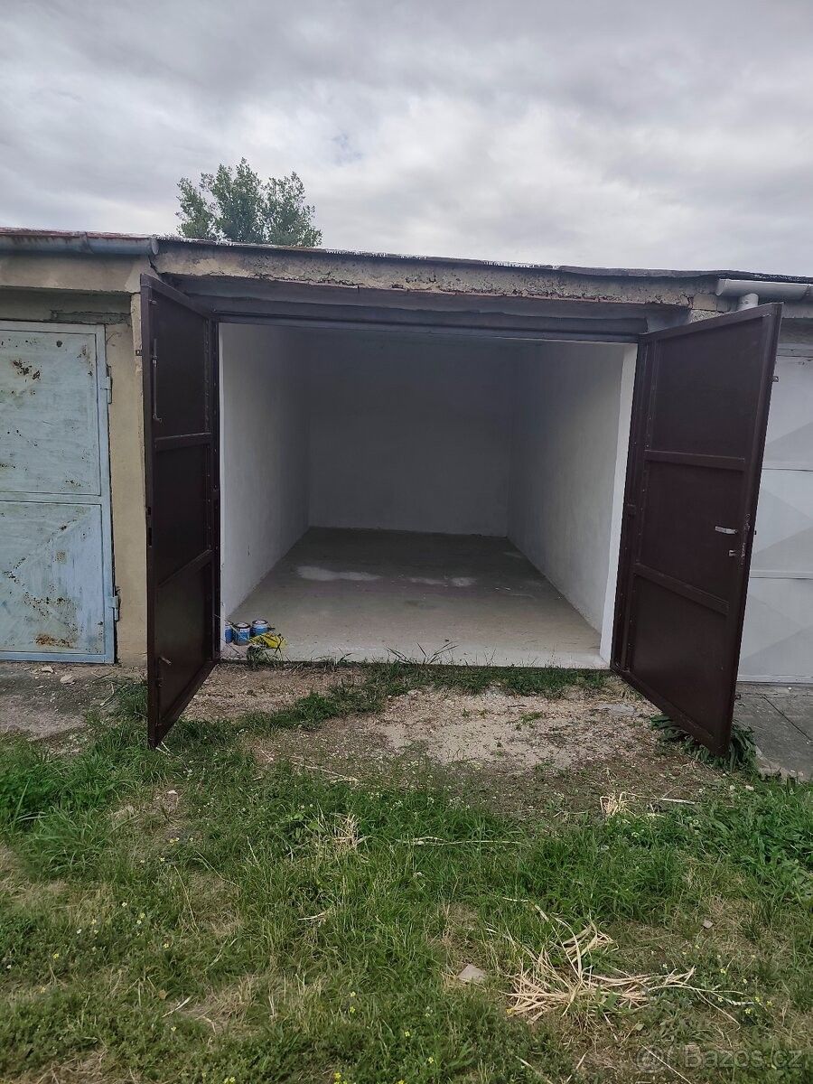 Garáže, Hodonín, 695 01 - 2